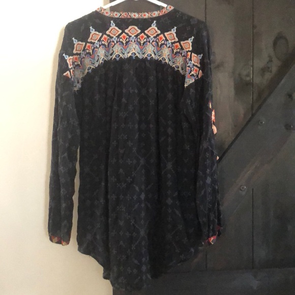 JOHNNY WAS Gina Embroidered Top - Picture 4 of 8